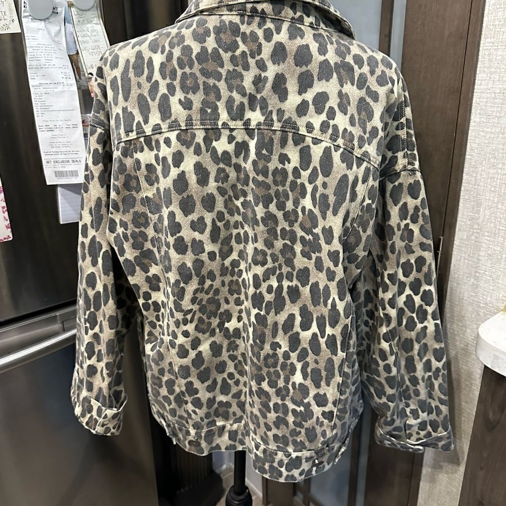 Macaron Leopard Jacket - image 3